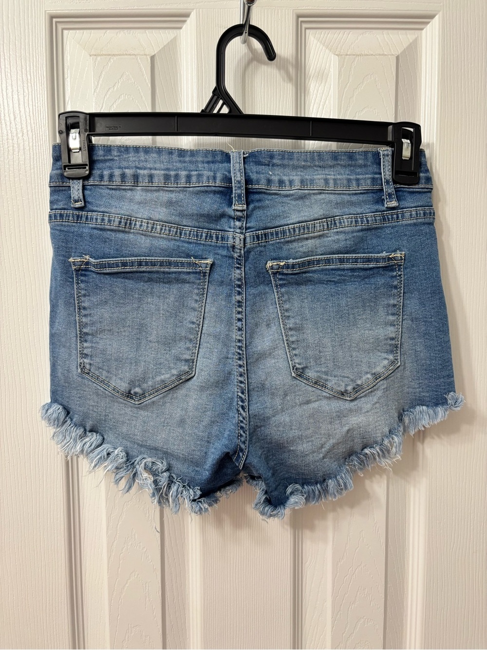 KanCan Distressed Frayed Hem Denim Shorts Women’s Size 28 Mid Rise Cutoff - Picture 4 of 5